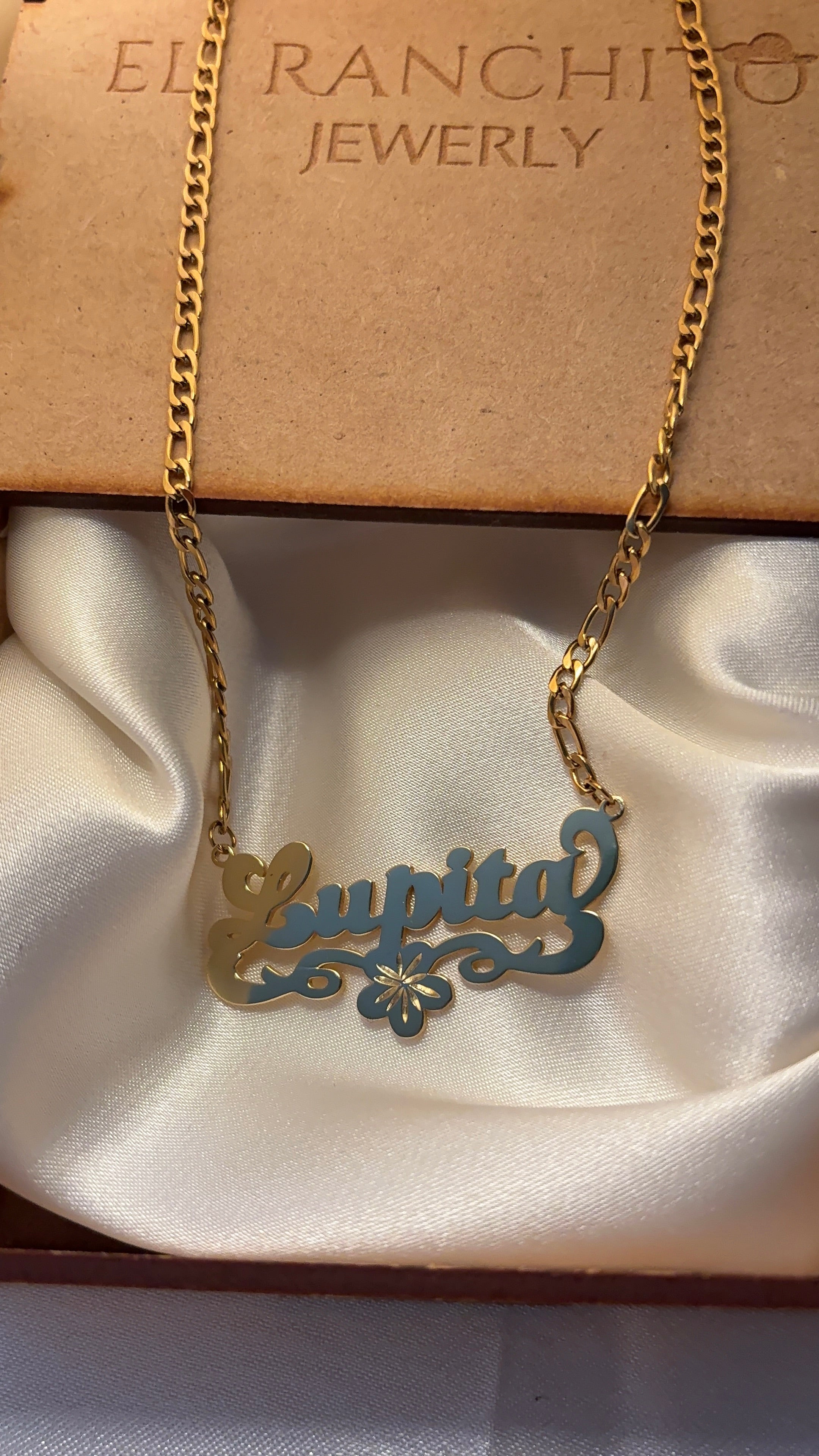 Collar personalizado “Florecita”